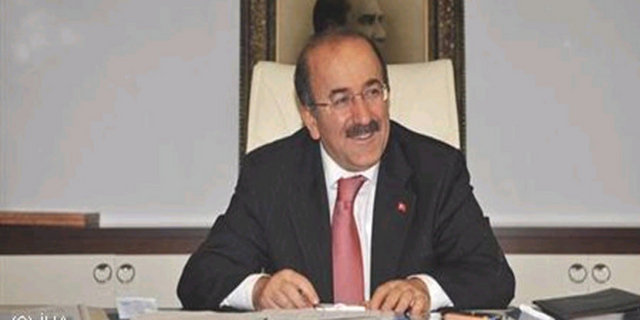 TRABZON... AK Parti'li Orhan Fevzi Gümrükçüoğlu 2009'da %47,79 ile kazanmıştı. Orhan Fevzi Gümrükçüoğlu yeniden Trabzon Büyükşehir Belediye Başkan Adayı oldu