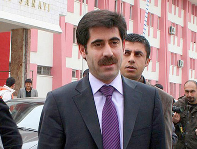 VAN... DTP'li Bekir Kaya 2009'da %53,54 ile kazanmıştı. Ak Parti Van Büyükşehir Belediye Başkan Adayı Osman Nuri Gülaçar oldu