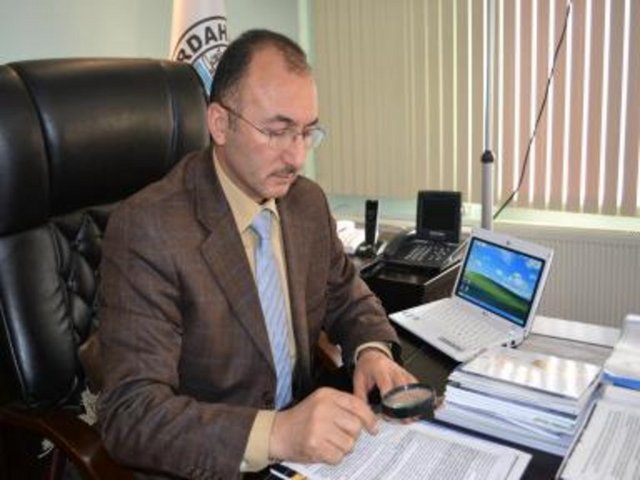 ARDAHAN... AK Parti'li Faruk Köksoy 2009'da %36,91 ile kazandı.  Faruk Köksoy yeniden Ak Parti Ardahan Belediye Başkan adayı oldu