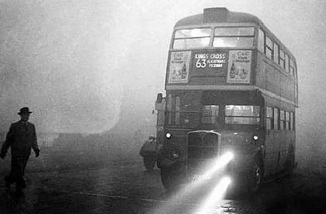 1952 - Büyük Sis Londraİngiltere 12.000 ölü bulundu.Aşırı hava kirliliğinin sebep olduğu asit yağmurları ve zehirli sis sonucu 12.000 kişi öldü.