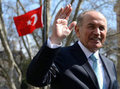 İSTANBUL... AK Parti'li Belediye Başkanı Kadir Topbaş, 2009'da %44,34 ile kazandı. Topbaş'ın bu seçimlerde de aday. Yeniden CHP'ye katılan Mustafa Sarıgül'ün de ana muhalefetin İstanbul adayı olması bekleniyor. MHP'nin adayı ise Rasim Acar oldu