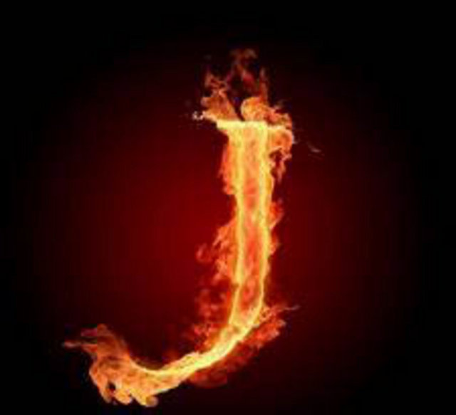 J: Fiziksel enerjiniz çok yüksek. Her şeye rağmen kaybetmediğiniz bu enerjiyle karşı cinse meydan okuduğunuz söylenebilir. Kaprisli ve kıskanç taraflarınız ise olumsuz yönleriniz arasında yer alıyor. Romantizm duygularınız dozunda ancak sizin için önemli kısım karşı tarafı baştan çıkarma aşamaları.