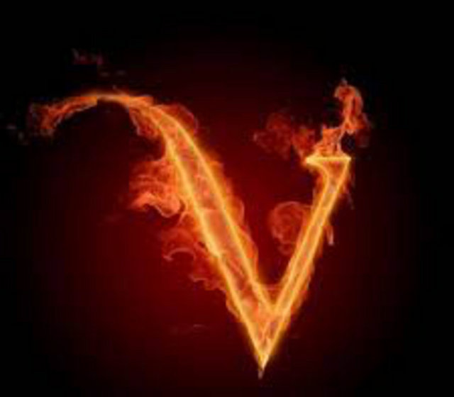 V: İçe dönük ve umursamaz hallerin insanısınız . Gizemli insanlar sizi büyüler, peşinden sürükler. Yaşta büyük veya küçüklerle ilgilenir, bu sebeple tehlikeli sularda yüzersiniz. Özgürlük ve heyecan arayışınız hiç bitmez.