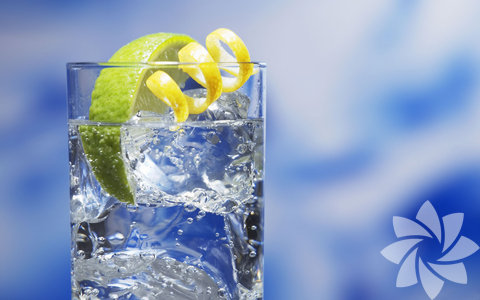 Maden Sodası İle Cilt Temizliği: -  - İçindeki zengin mineraller sayesinde tüm ciltler için yararlı ve besleyici bir toniktir. Doğal maden sodası ile ıslatılmış bir pamuk yardımıyla sabah ve akşam cildinizi canlandırıp sıkılaştırırken mineral desteğiyle yaşlılık belirtilerine karşı savaşacaktır. - 