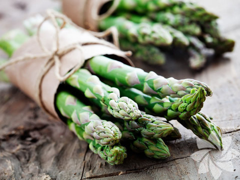 Kuşkonmaz - İçeriğinde yüksek oranda bulunan folik asit, ruhsal strese karşı dayanıklılık sağlıyor. Bir porsiyon kuşkonmaz, vücudun günlük folik asit ihtiyacının yaklaşık üçte ikisini karşılıyor.