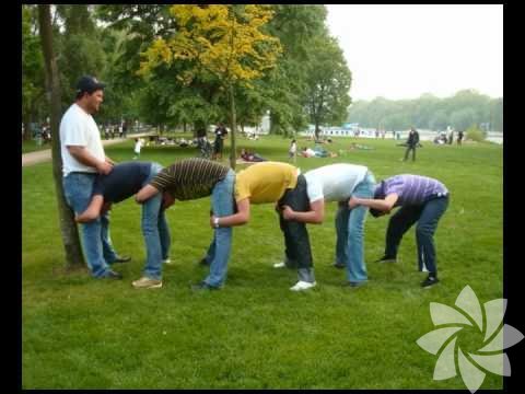 Kızlı erkekli uzun eşek oynamak. 