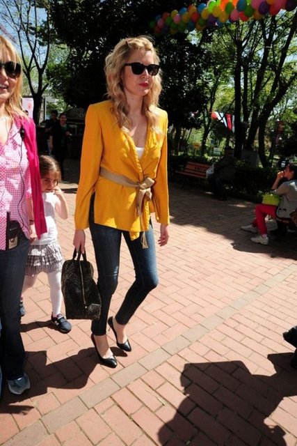 Bugünlerde sık sık Amerikan Hastanesi'nen giderek kontrollerini yapan ve doktorların hamilelikle ilgili söylediklerini harfiyen uygulayan Mermerci ile eşi Cey Aydın mutlu haberi sadece aile fertleriyle paylaştı.