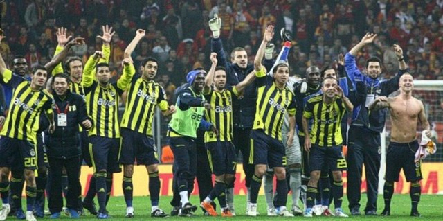 - "Arena'daki ilk derbi Fener'in"  - Galatasaray-Fenerbahçe: 1-2 2011  - Galatasaray yeni stadı Türk Telekom Arena'daki ilk maç. Tarihi Ali Sami Yen stadına elveda diyip yeni sahasına geçen Galatasaray ezeli rakibi Fenerbahçe'yle ilk kez Arena'da karşılaşıyor. Eski Fenerbahçeli Kazım'ın golüyle sarı-kırmızıllar 1-0 öne geçse de önce Semih ve sonrada Alex'in uzun yıllar unutulmayacak kafa golü geliyor ve Sarı-Kanaryalar tarihi derbiden 2-1'lik galibiyetle ayrılıyor.