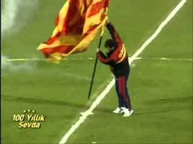 -  - "Ulubatlı Souness"  - Fenerbahçe-Galatasaray: 1-1 24 Nisan 1996  - Uzun yıllar unutulmayan, tezarühatlara ve tişörtlere malzeme olan bir maç... 1996 yılının Türkiye Kupası finalinde ilk maçı 1-0 kaybeden Fenerbahçe Kadıköy'deki rövanşın 90 dakikasını Aykut'un golüyle önde tamamlayınca uzatmalara gidiliyor. 116. dakikada Galli Saunders sahneye çıkıp kupayı Cimboma getiren golü atınca, maç sonu da İskoç teknik adam Souness, sarı-kırmızı bayrağı sahanın ortasına dikince derbi tarihinin en unutulmaz maçlarından biri yaşanıyor.