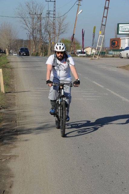 Muhteşem Yüzyıl'da canlandırdığı Pargalı İbrahim karakteri fenomen olan Okan Yalabık, dizideki rolü bittikten sonra adeta inzivaya çekildi. Uzun süredir ortalarda görünmeyen Yalabık önceki gün Sarıyer'de bisiklete binerken görüntülendi.