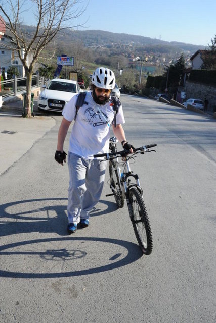 Ünlü oyuncu Muhteşem Yüzyıl'ın son bölümünde Şehzade Mustafa'nın boğdurulduğu sahneyi çok beğendiğini ve arkadaşlarını arayıp tebrik ettiğini söyledi.