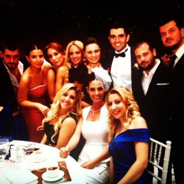 Bizi orada eğitmenlere yönlendirdiler. Odaya girdiğimizde karşımda Ahmet'i gördüm.