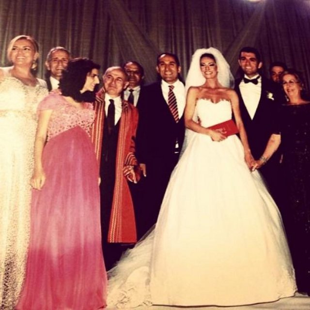 Sonra bir daha karşılaştık ve bizi kahve içmeye davet etti.