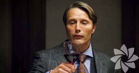 Mikkelsen aynı zamanda İsveççe biliyor. 