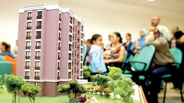 36 AYDA TESLİM: Ön ödemeli alınan konutları 36 ayda teslim etmeyen müteahhite konut başına 20 bin lira ceza verilecek.