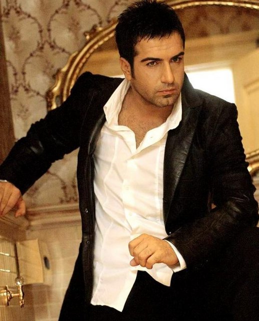 Ardından Mardini hiç beklenmedik bir anda - mevzuya damardan girer: "Senden çocuğum - olsun istiyorum..." Şartları şöyle: Söz konusu - çocuk, bakışlarıyla bakanın içini yakacak, kendisi - gibi açık sözlü ve kız gibi biraz deli olacak. -