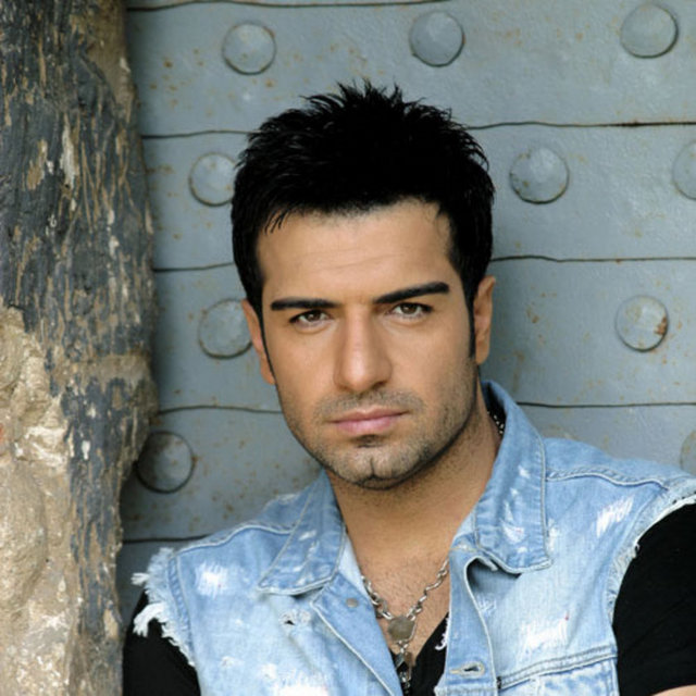 Berdan Mardini – Senden Çocuğum Olsun - Şarkı gayet yumuşak bir saksofon eşliğinde - başlar ve "Saçların en hoyrat dağların en asi - gülüdür" diye tasvirin dibine vurarak devam - eder.   -