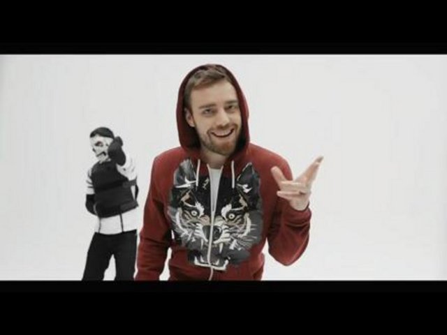 Konuyu özetlemek gerekirse - arkadaş, kankasından bir dal sigara ister gibi - hanım arkadaşına kur yapmakta. Kur yapmak - kelimesini burada cömertçe kullandım.  -