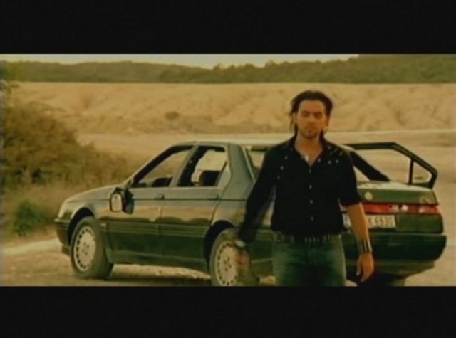 Şarkı o kadar gerçekdışı ki - "Arabesk" filmindeki "Allahım Kör Et Beni" - parodisinin parodisi gibi. Aşk acınız varsa hemen - açın dinleyin, büyük ihtimalle şarkının sonuna - doğru sevgilinizi unuttuğunuz gibi "Beterin - beteri var be abi" diyeceksiniz. -