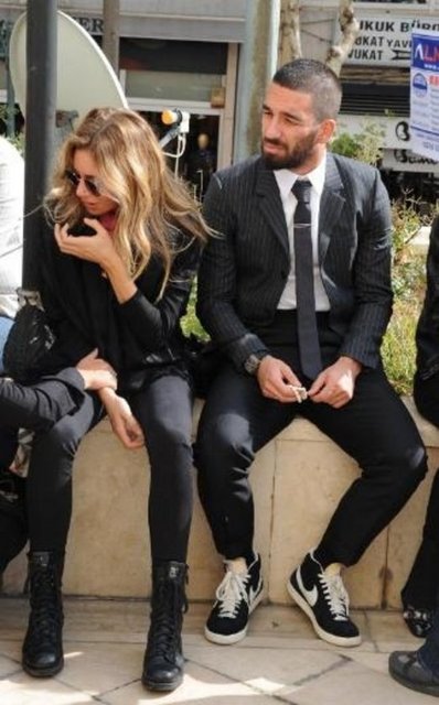 Düğünün, Atletico Madrid'de forma giyen Arda'nın İstanbul'a yeterince gelip gidememesi ve...