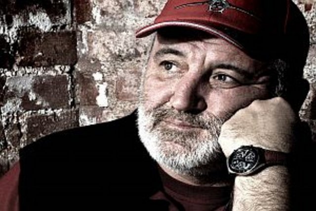 ATV, TGRT, Kanal D, Kanal 6, Show TV, Flash TV, tekrar ATV, Star TV ve Kanal 1'de A Takımı adlı tartışma programını yaptı.