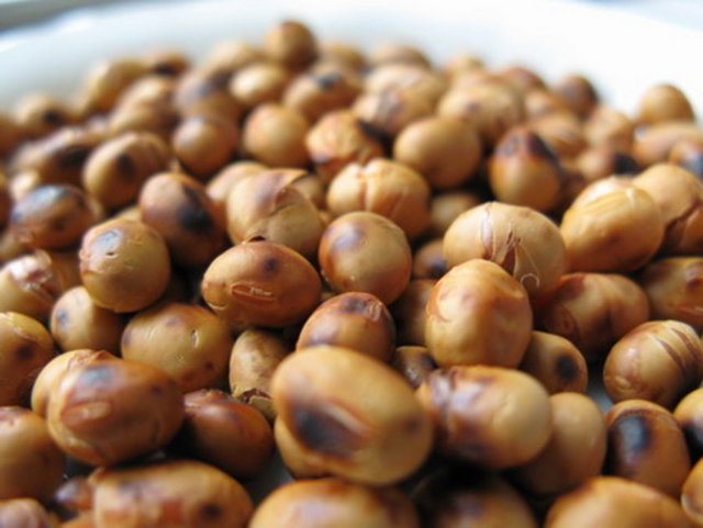 İlk önce olarak bitkisel takviyelerden bahsetmek gerek. Milk thistle, filantus niruni bitkisi, hindiba ve enginar hapları, soya, lesitin özleri gibi maddeler karaciğer sağlığına yardımcı özellikler içerir.