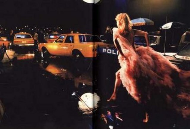 Reklam filminin yönetmenliğini Moulin Rouge'un da yönetmeni olan Baz Lurhrmann yaptı.