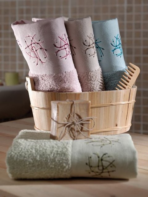 El Havlusu   -  - Mikrop dolu olan banyoda bulunan mutfak havlularını her iki veya üç günde yıkamak gerekiyor. Ayrıca birden fazla kişi tarafından kullanılan banyo havlularının bakteri ve mikrop açısından çok riskli olduğu belirtildi.  -