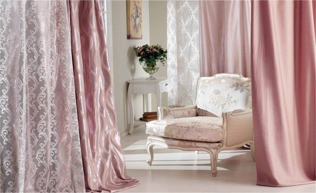 Perdeler   -  - Basit ev tozları ve görünmeyen böceklerin fazlaca bulaştığı perdeleri yılda iki kez yıkamak gerekiyor. Hane içinde yaşayan insanlardan alerjik durumu olanları varsa eğer üç ayda bir yıkamak gerekiyor.  -