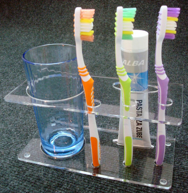 Havaya karışan bu bakteriler uzağa fırladığından diş fırçanıza  kadar ulaşabilir