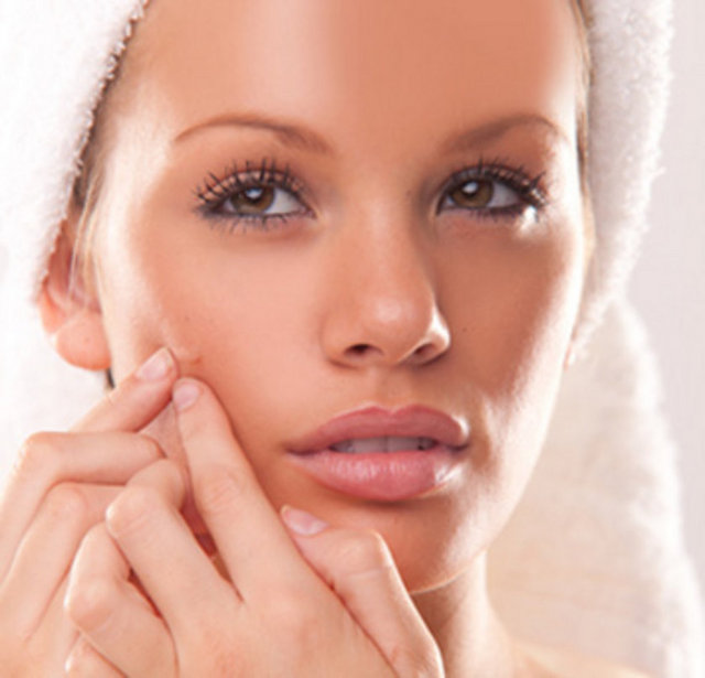 Sivilce karşıtı ürün kullanmanız gerekiyorsa mutlaka doktorunuza reçete yazdırın ve alkolsüz-hassas temizleyicileri tercih edin, aksi halde sonuç daha vahim olacaktır