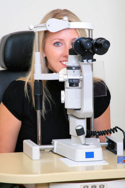 * Lazer sonrası kozmetik amaçlı kontakt lens kullanımının sakıncası olmasa da tedaviden en az 1 ay sonra doktor kontrolünde kullanmaya başlamanızda fayda olduğunu unutmayın.