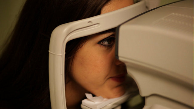 * Doğumsal veya genetik kornea hastalığı olanlara (kornea distrofileri gibi) lasık operasyonu önerilmiyor.