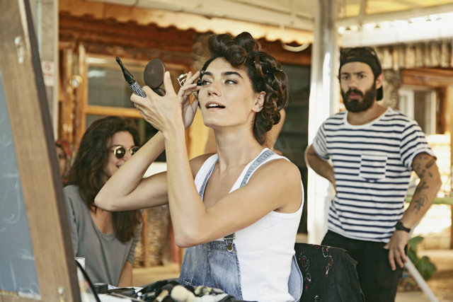 Eski Türkiye güzellerinden Hande Subaşı, Park Bravo markasının reklam yüzü oldu.