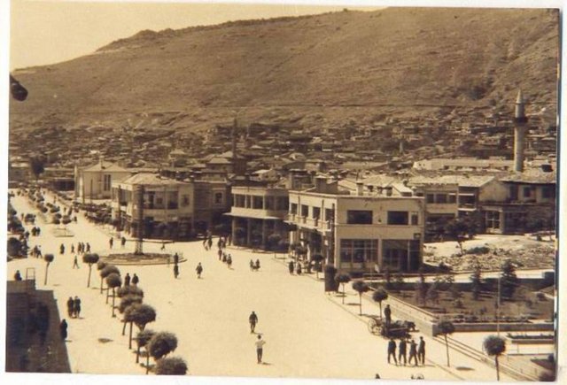 İSTİHLAS-I VATAN CEMİYETİ - 1918, Manisa - Kurucu ve Yöneticiler: Karaosmanzade Kani, sabık Suriye mektupçusu Nuri, Dava Vekili Abidin, Eczacı Rıza Beyler.