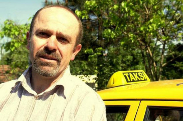 İstanbul'da taksi şoförlüğü yapan Şevket Şahintaş'ın sabah erken saatlere kadar süren gece vardiyasında çektiği fotoğraflar büyük ilgi çekiyor.