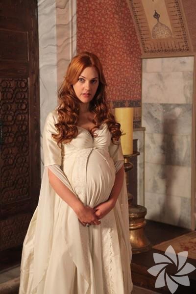 Hürrem için özel bir tören yapılmadı. Halk arkasından yas tutmadı. Sarayda dairesine giden kapılar mühürlendi. 