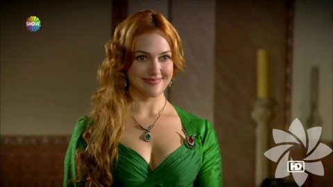 Kısa süre içinde sultanın üzerindeki etkisi herkes tarafından hissedilen Hürrem'in 'nüfuzu' giderek arttı. 