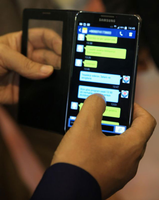 Lise öğrencisinden Kaymakam'a ilginç mesaj - Ankara'nın Gölbaşı İlçesi'nde bir lisede düzenlenen programa katılan Kaymakam Şevket Cinbir'in cep telefonuna ilginç bir mesaj geldi.