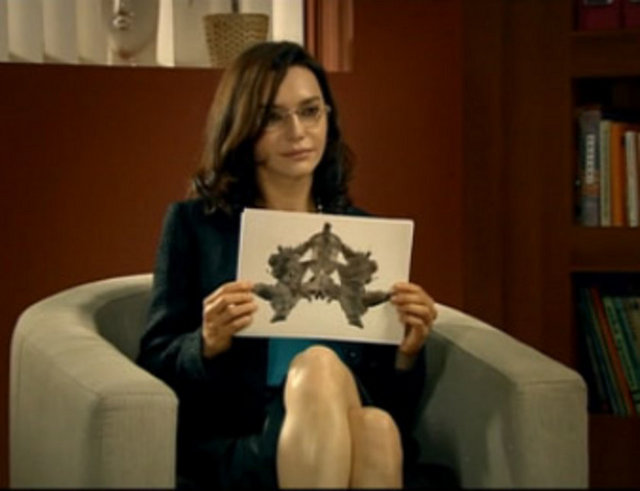 ALTINDAĞLI - Süreç Film'in yapımcılığını üstlendiği, başrollerini Şafak Sezer, Hande Ataizi ve Aydemir Akbaş'ın paylaşacağı bir mafya ailesi patronu olan Cemali Altındağlı'nın meslek, suç, şiddet, aile, adalet ve dostluk kavramları arasındaki denge sağlama mücadelesi üzerine kurulan Altındağlı da çok yakında Show TV ekranlarında olacak.