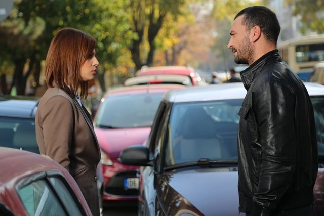 Dizinin kısaca konusu ise şöyle; Canan küçük yaşta bir yangında annesi ve babasını kaybeder. Halası Nimet ve eniştesi Sabri'nin yanında yeni bir hayata başlar. Canan'ın ailesi öldürülmüştü, ama kim neden ve nasıl böyle bir şey yapmıştı? Tüm bu soruların cevabını bulmak için hukuk fakültesini kazanır ve bu şekilde adaleti arkasına almış olur. Bu kazanç; yeni bir başlangıçtı onun için. Hem tek başına bir hayat hem de hesabı sorulması gereken bir geçmiş. Ancak yalnız olmayacaktı. Mine ile yolları kesiştiğinde, ikisi de yepyeni bir geleceğin kendilerini beklediğinden habersizlerdi…