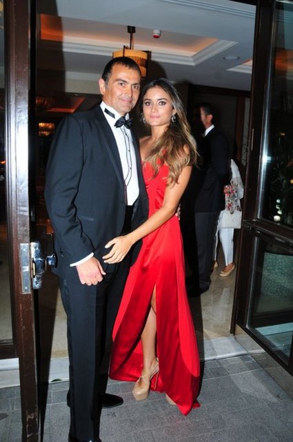 HAKAN, YASEMİN ÇARMIKLI