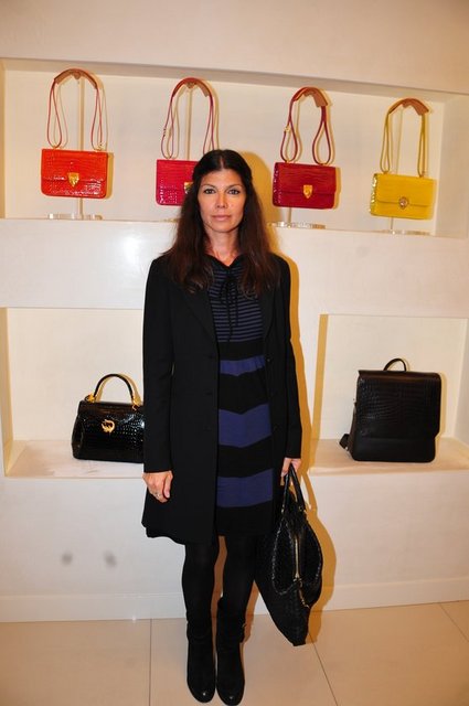 ZEYNEP ÜSTÜNEL