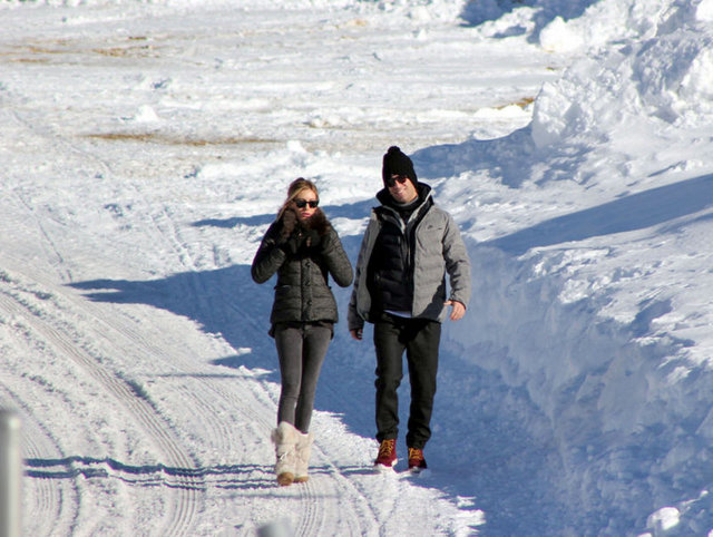 Onlardan kurtulursa, belki yeniden İstanbul'a, kendisini sevenlerin yanına dönebilir... -