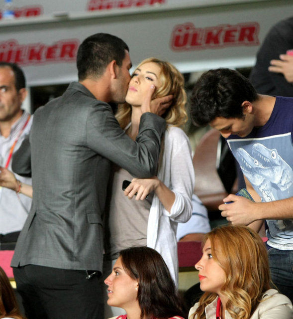 Onun için, her fırsatta basından kaçarken biraz daha yakınlaştığı 'içindeki şeytanlar'a dönüp bir baksın.