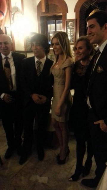 ARDA İYİ DE ÇEVRESİ KÖTÜ! -  -  - On iki yıl önce Londra uçağında gözümde gittikçe küçülen İstanbul'a bakarken, 'hayatımı çekilmez hale getiren her şeyden' uzaklaştığımı düşünüyordum...