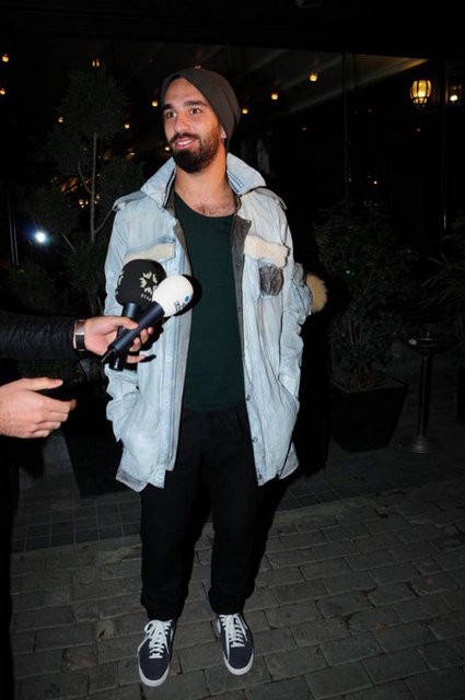 Bu yüzden 7 aydır nişanlı olmalarına rağmen bir türlü düğün tarihi belirleyemiyorlar...