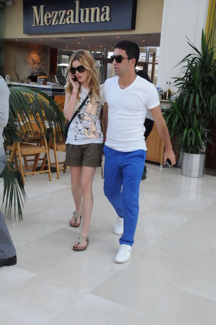 ARDA CEPHESİNDEN SON DEDİKODULAR -  - Ve işte bu dostları arasında son 'düğün tarihi erteleme' haberlerinin ardından yeni yeni duyumlar fısıldanıyor kulaklara!