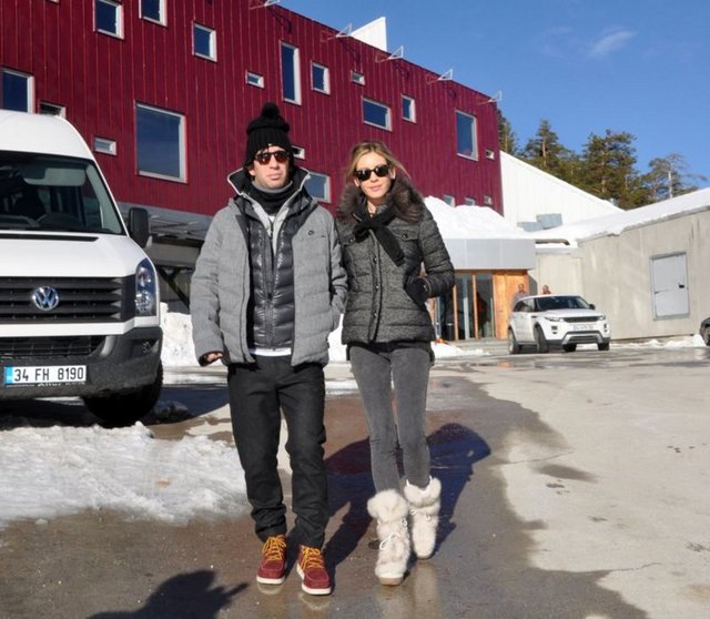 Arda'nın "Bize üç kez evlilik tarihi verdiler sonra da ertelediler" dediği 'basın' oturup "Ya bu Arda ile Sinem ne zaman evlenir? Dur şunlara bir tarih yazalım da evlensinler" diye yazmıyor o haberleri!