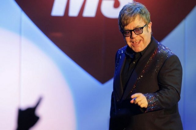 Allah'ın yasakladığı bir yaşamı tercih eden Elton John'un hayat hikâyesini anlatacak film Müslümanların parasıyla çıkarılan bültene haber olarak konulması ahlaksızlığa teşvik edicidir" dendi.